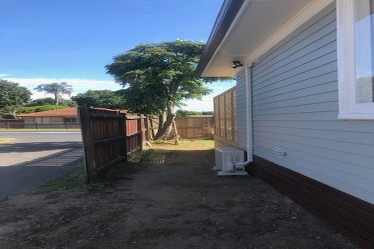 Photo of property in 1/452 Swanson Road, Ranui, Auckland, 0612