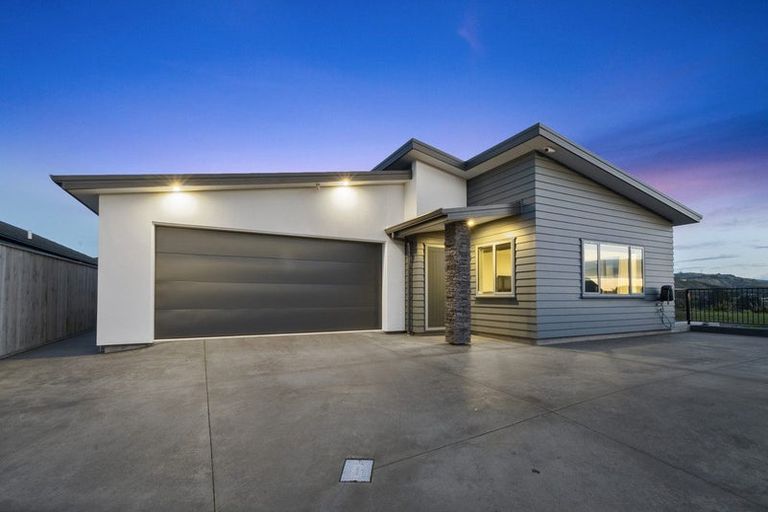 Photo of property in 22 Cyprus Place, Fitzherbert, Palmerston North, 4410