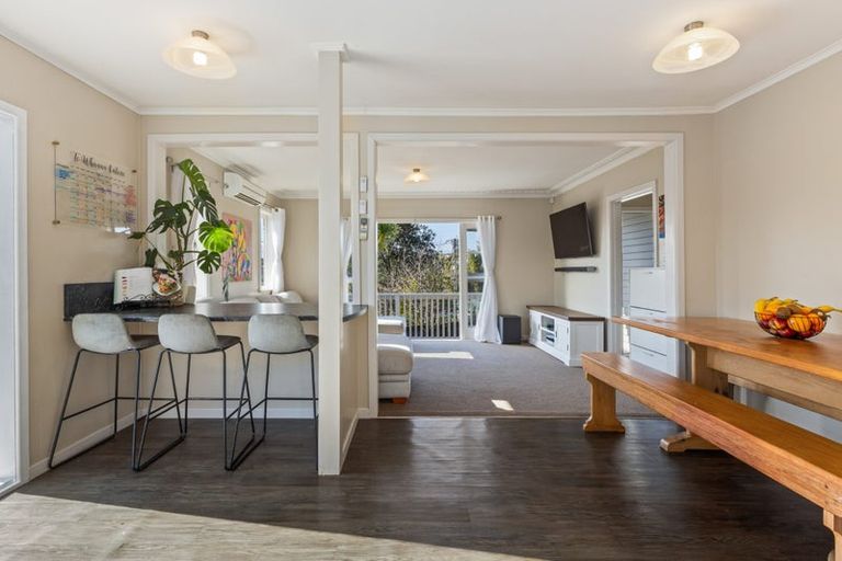 Photo of property in 31 Sunnyside Road, Sunnyvale, Auckland, 0612