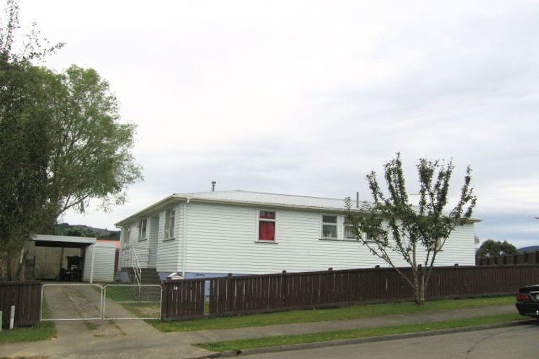 Photo of property in 34 Aniseed Grove, Timberlea, Upper Hutt, 5018