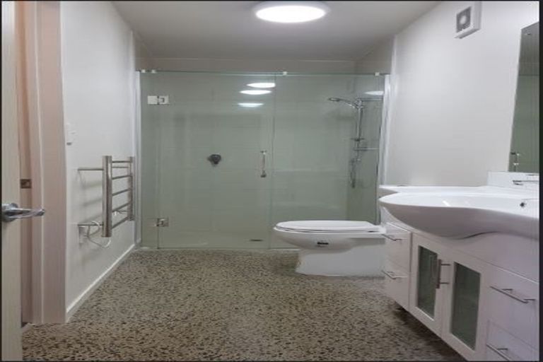 Photo of property in 69c Waipa Street, Birkenhead, Auckland, 0626