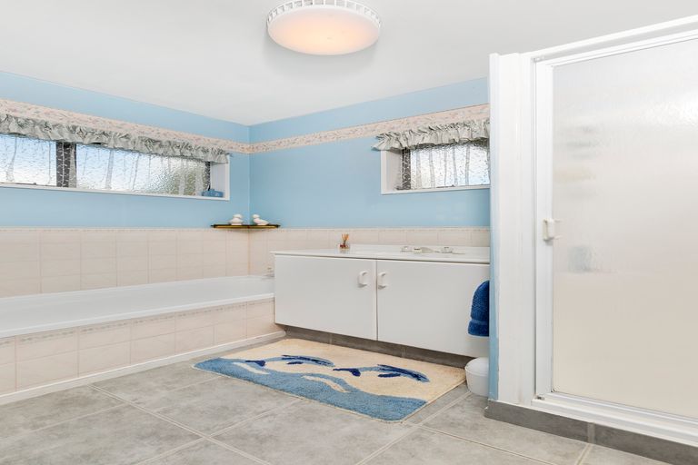 Photo of property in 9 Crampton Court, Orewa, 0931