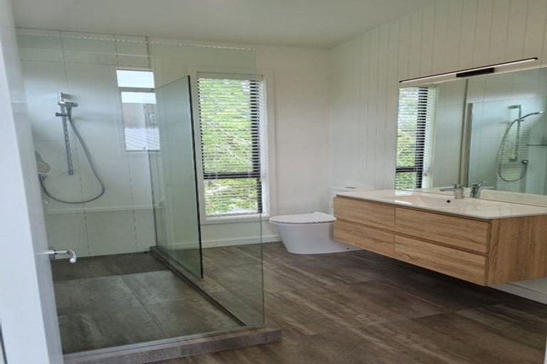 Photo of property in 4a Manon Crescent, Greenhithe, Auckland, 0632