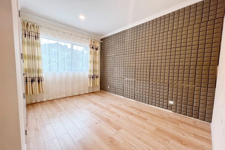 Photo of property in 12 Te Awa Place, Red Beach, 0932