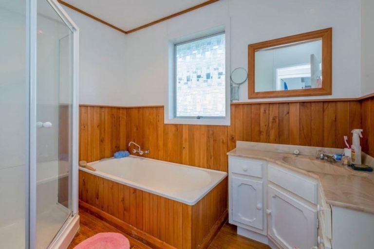 Photo of property in 2b Mahoe Street, Otaki Beach, Otaki, 5512