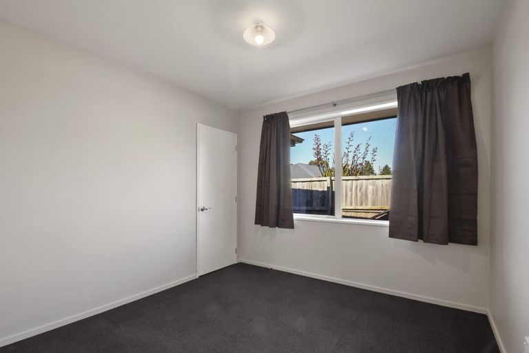 Photo of property in 144d High Street, Oxford, 7430