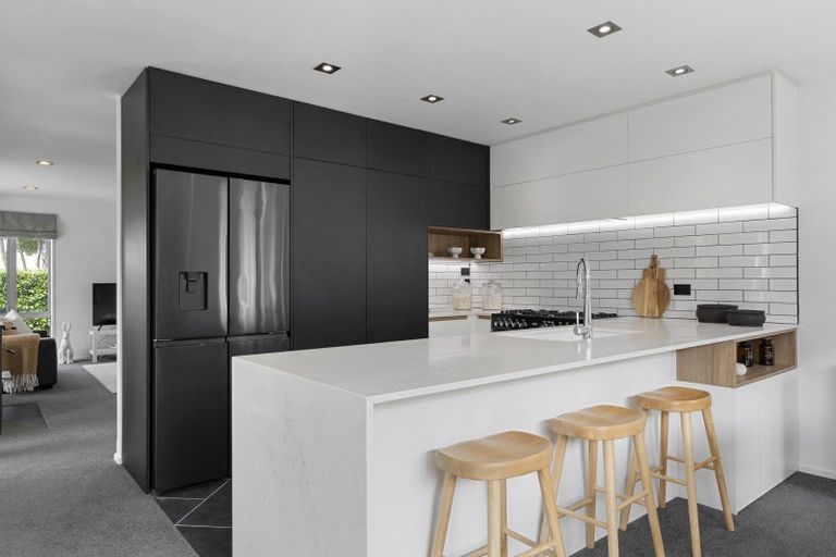 Photo of property in 5 Millpond Place, Parklands, Christchurch, 8083