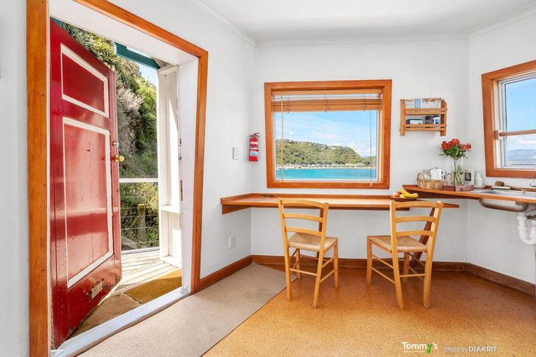 Photo of property in 326 The Esplanade, Island Bay, Wellington, 6023