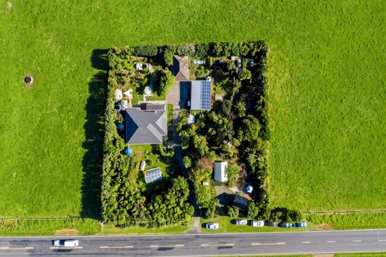 Photo of property in 7091 South Road, Warea, New Plymouth, 4381