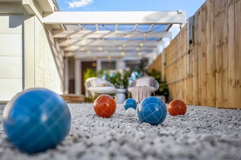 Photo of property in 2/4 Beach Road, Orewa, 0931