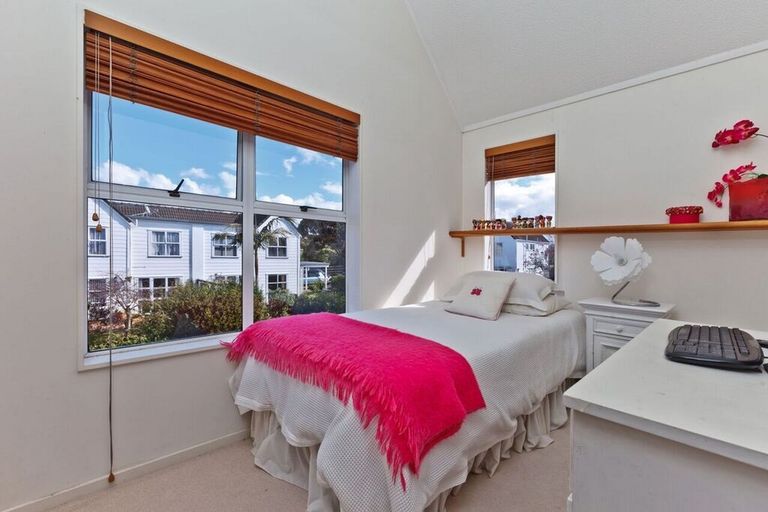 Photo of property in 13/1 Woodbridge Lane, Milford, Auckland, 0620