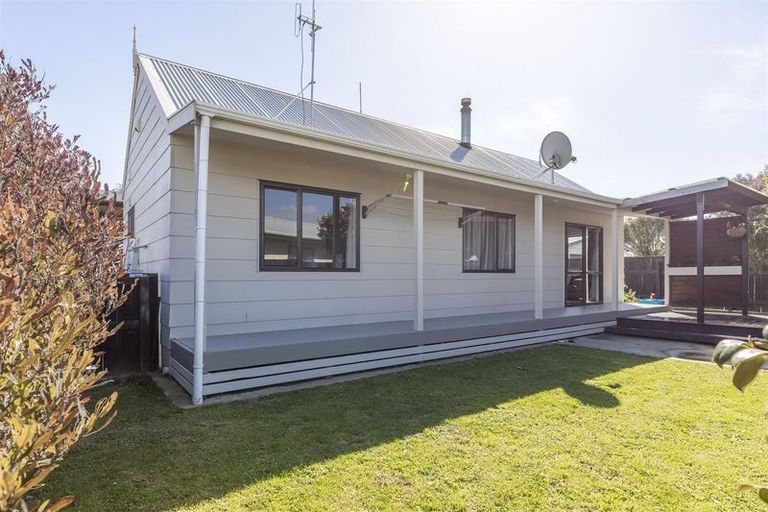Photo of property in 6a Perrin Place, Kelvin Grove, Palmerston North, 4414