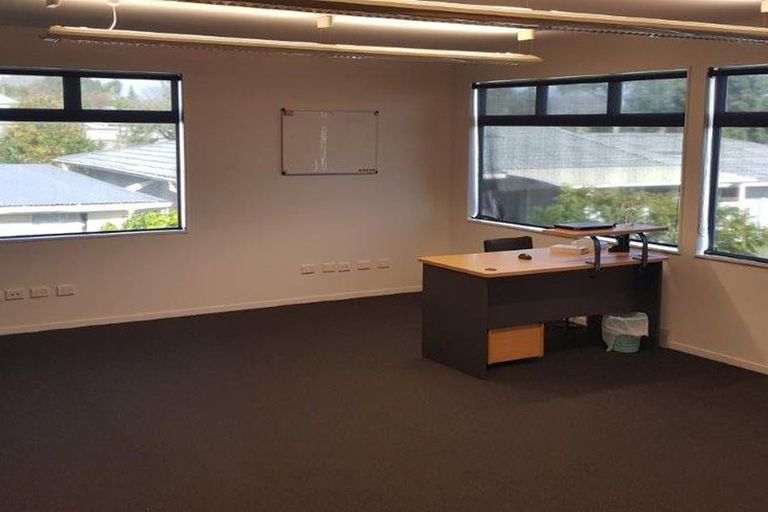 Photo of property in 1/108 Lincoln Road, Henderson, Auckland, 0610