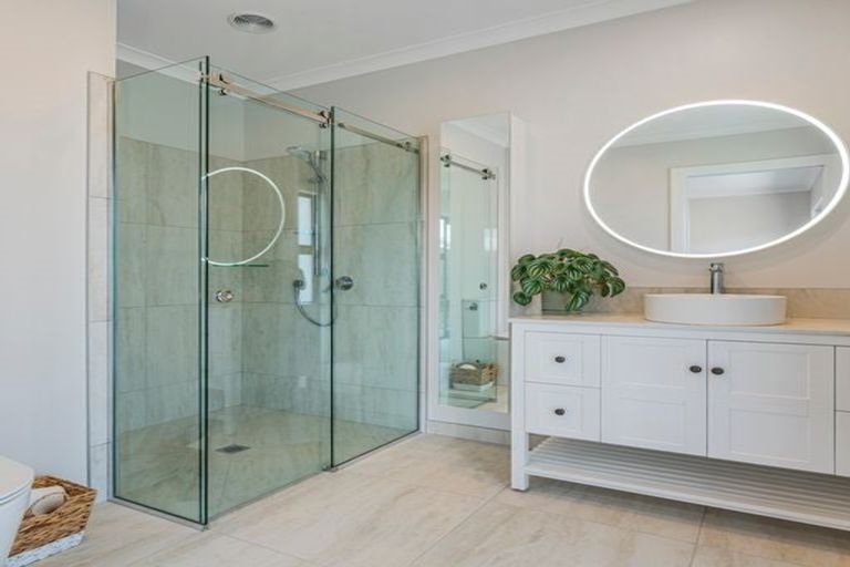 Photo of property in 16 Awatea Drive, Whitianga, 3510