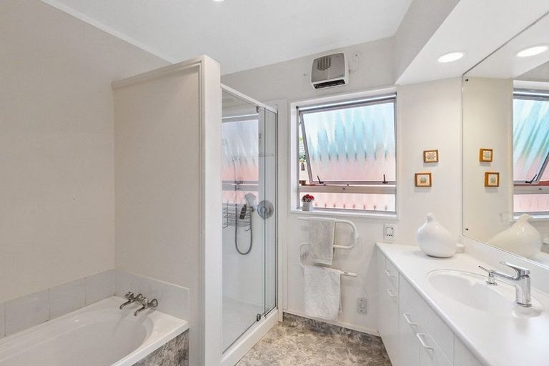 Photo of property in 43 Ngarara Road, Waikanae, 5036