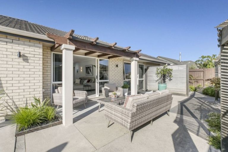 Photo of property in 12 Araroa Place, Papamoa Beach, Papamoa, 3118