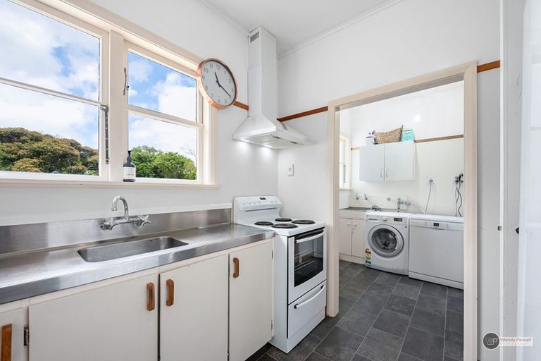 Photo of property in 2 Rumgay Street, Fairfield, Lower Hutt, 5011