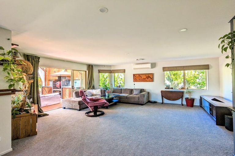 Photo of property in 32 Roy Maloney Drive, Henderson, Auckland, 0612