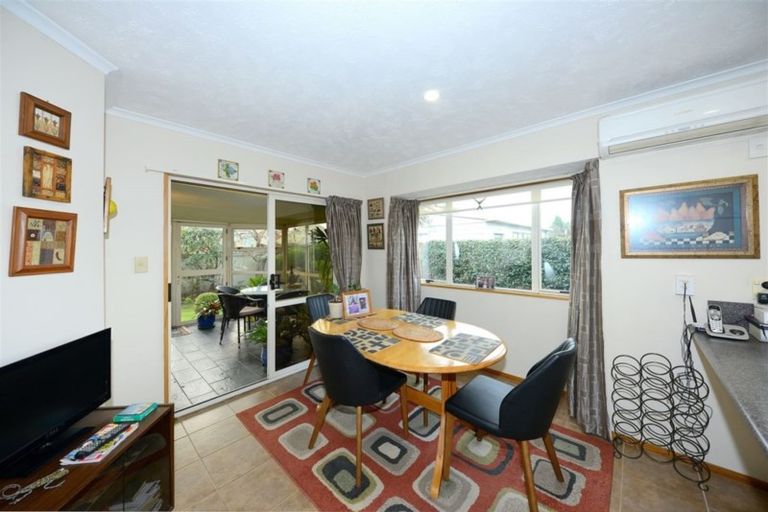 Photo of property in 2/52 Skerten Avenue, Hornby, Christchurch, 8042