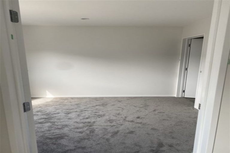 Photo of property in 24 Warbler Crescent, Papakura, 2110