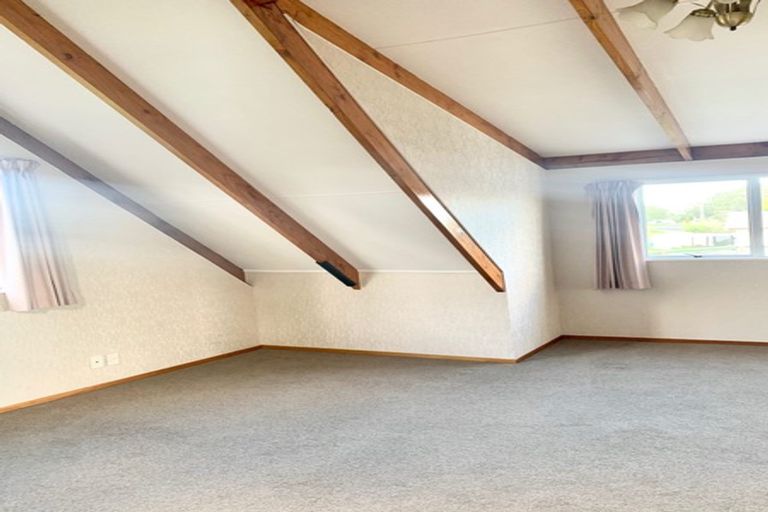 Photo of property in 1024 East Coast Road, Fairview Heights, Auckland, 0630