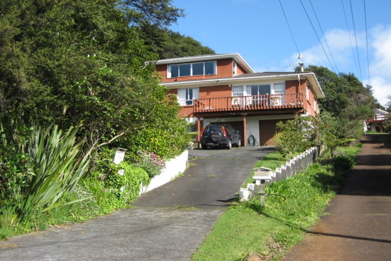 Photo of property in 34 Rauhuia Crescent, Parau, Auckland, 0604