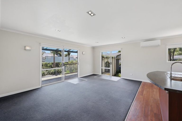 Photo of property in 47 Taihiki Road, Clarks Beach, 2122