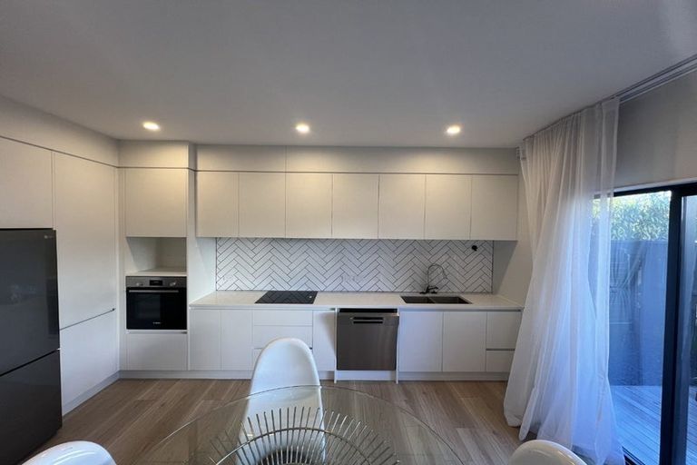 Photo of property in 2/39 Graham Avenue, Te Atatu Peninsula, Auckland, 0610