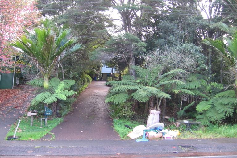 Photo of property in 135 Woodlands Park Road, Titirangi, Auckland, 0604