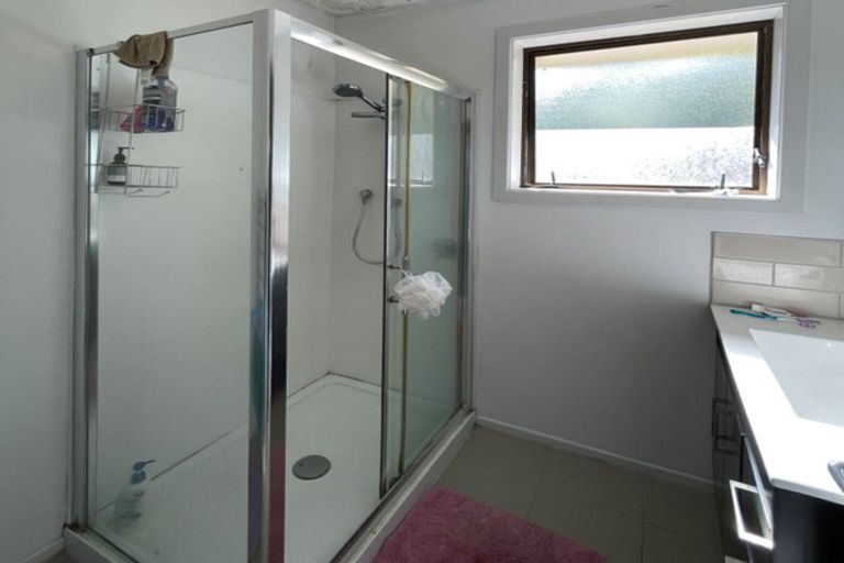 Photo of property in 1/18 Cypress Place, Sunnynook, Auckland, 0620