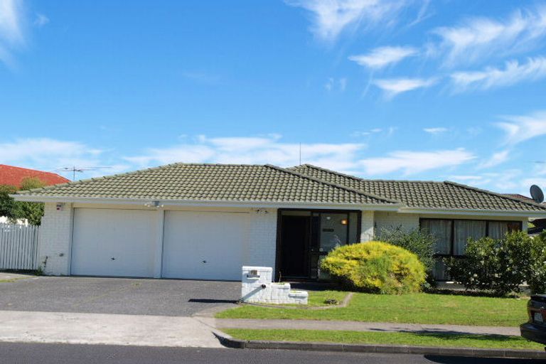 Photo of property in 1/1 Oakridge Way, Northpark, Auckland, 2013