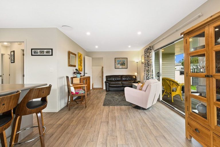 Photo of property in 14 Evelyn Road, Cockle Bay, Auckland, 2014