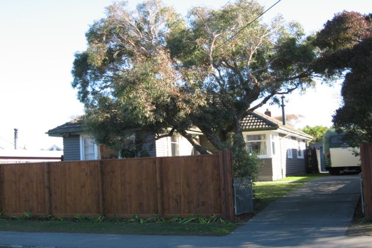 Photo of property in 142 Palmers Road, New Brighton, Christchurch, 8083