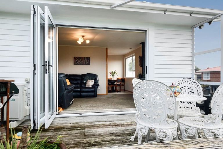 Photo of property in 6 Eton Place, Spotswood, New Plymouth, 4310