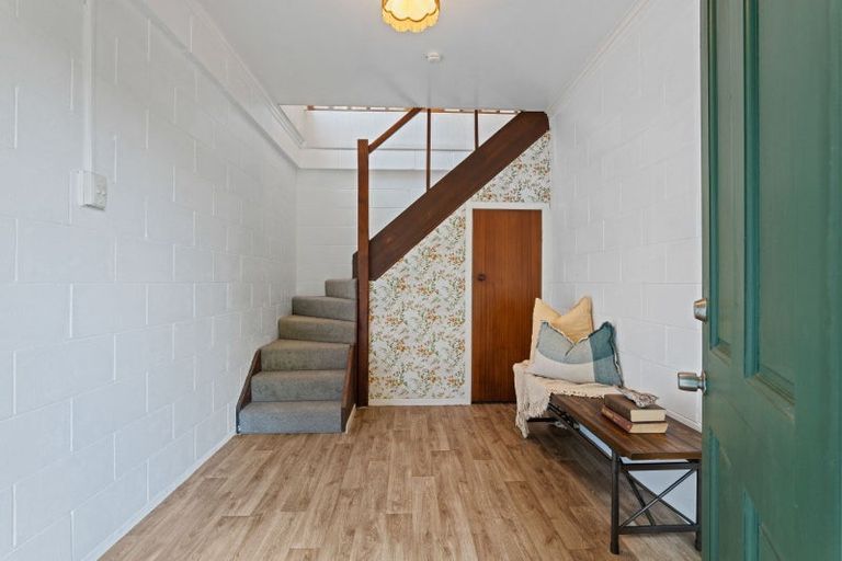 Photo of property in 6c Fairview Place, Westown, New Plymouth, 4310