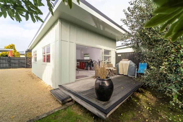 Photo of property in 24 Cologne Street, Martinborough, 5711