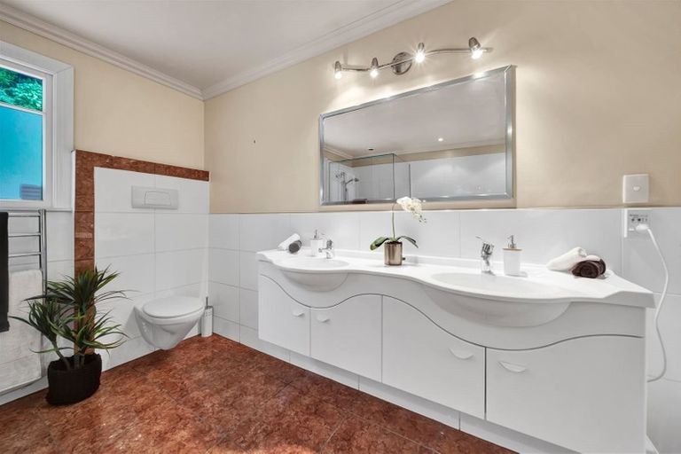 Photo of property in 10d Govett Avenue, Frankleigh Park, New Plymouth, 4310