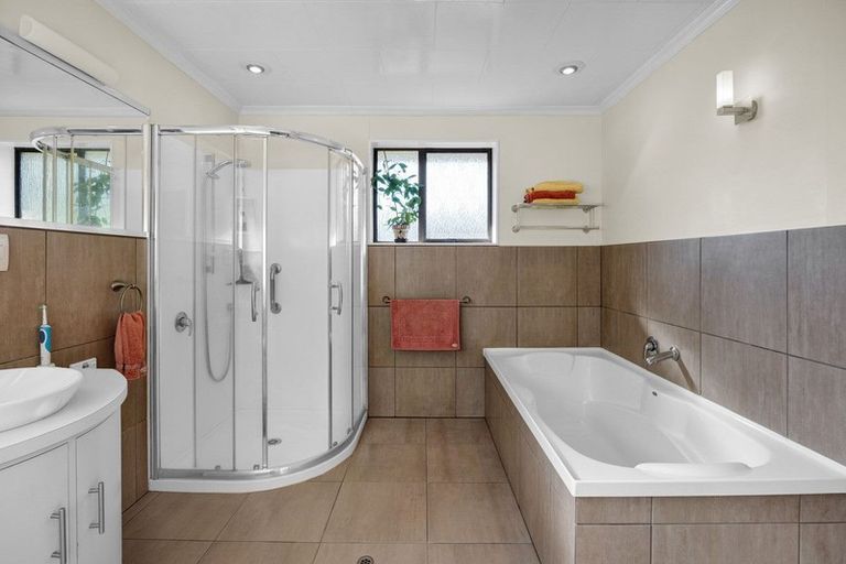 Photo of property in 9 Burnside Avenue, Hawera, 4610