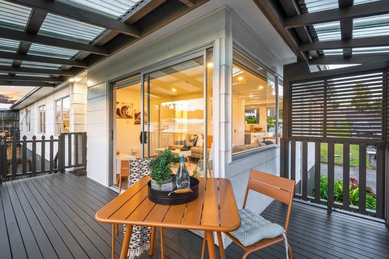 Photo of property in 1/34c Sunnynook Road, Sunnynook, Auckland, 0620