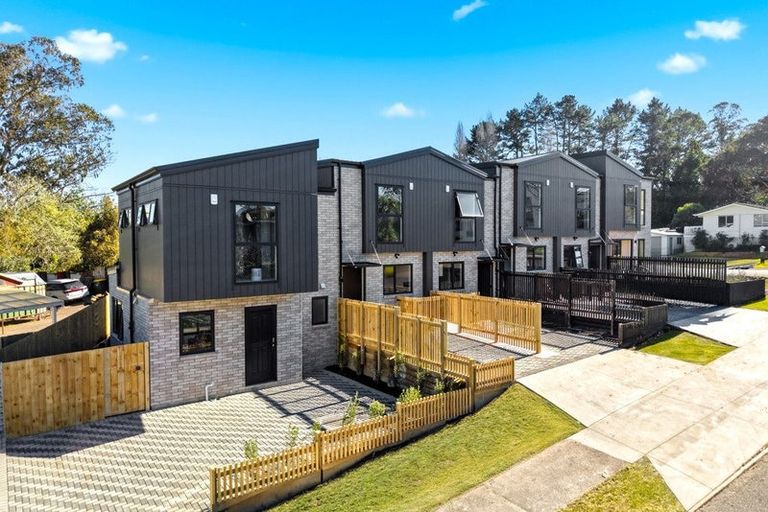 Photo of property in 71 Oreil Avenue, West Harbour, Auckland, 0618
