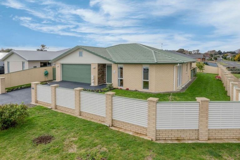 Photo of property in 2 Bridford Way, Paraparaumu, 5032