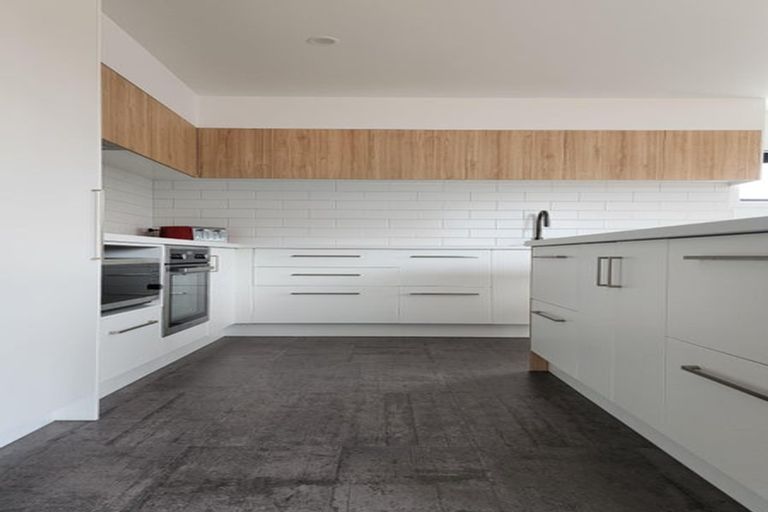 Photo of property in 140 Ngamotu Road, Spotswood, New Plymouth, 4310