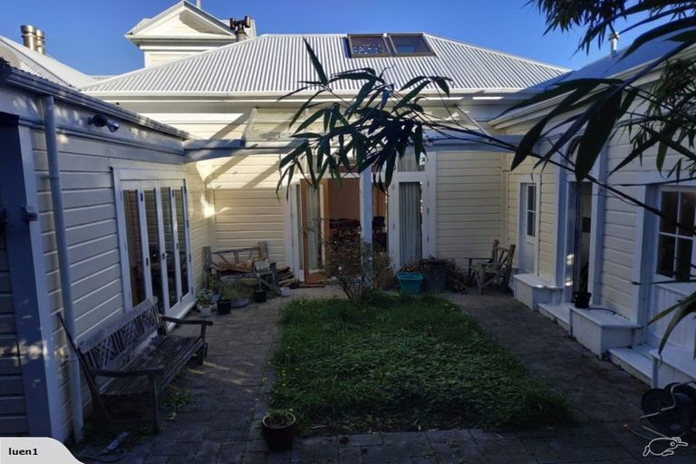Photo of property in 133 Eden Street, Island Bay, Wellington, 6023