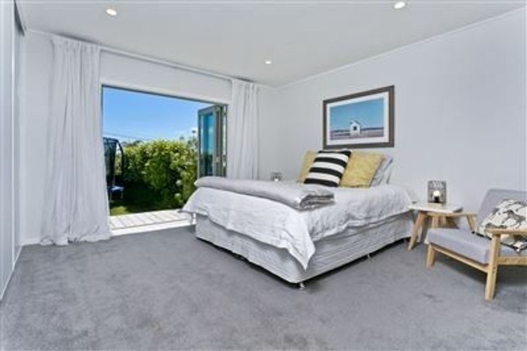 Photo of property in 1/2 Spencer Terrace, Hauraki, Auckland, 0622