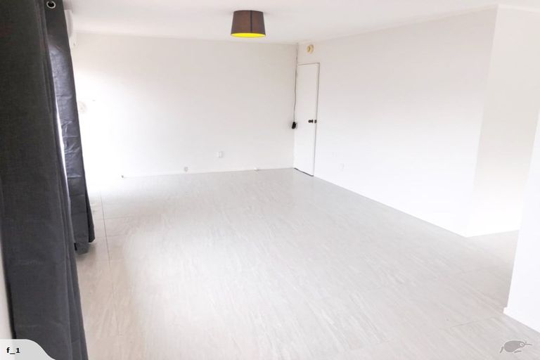 Photo of property in 11 Kearney Place, Massey, Auckland, 0614