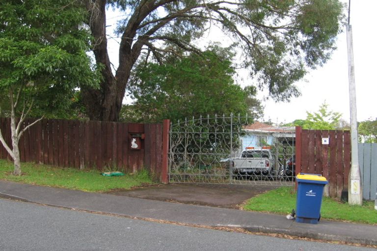Photo of property in 123 Kemp Road, Massey, Auckland, 0614