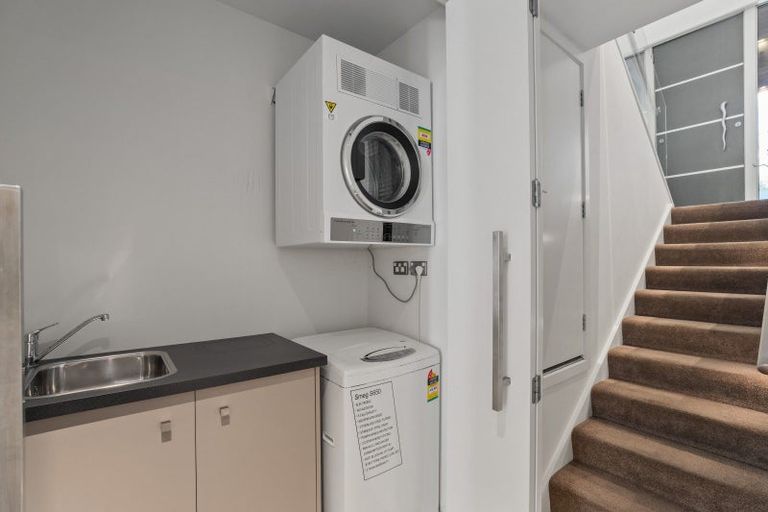 Photo of property in Lakeview Heights, 2/124 Lismore Street, Wanaka, 9305