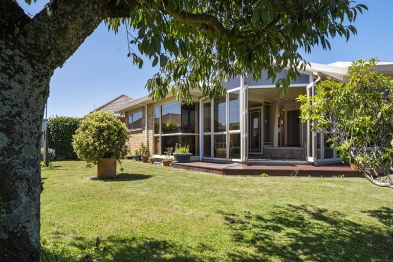 Photo of property in 18 Park Lane, Waitara, 4320