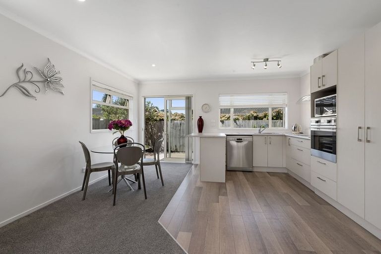 Photo of property in 9 Annalise Place, Orewa, 0931