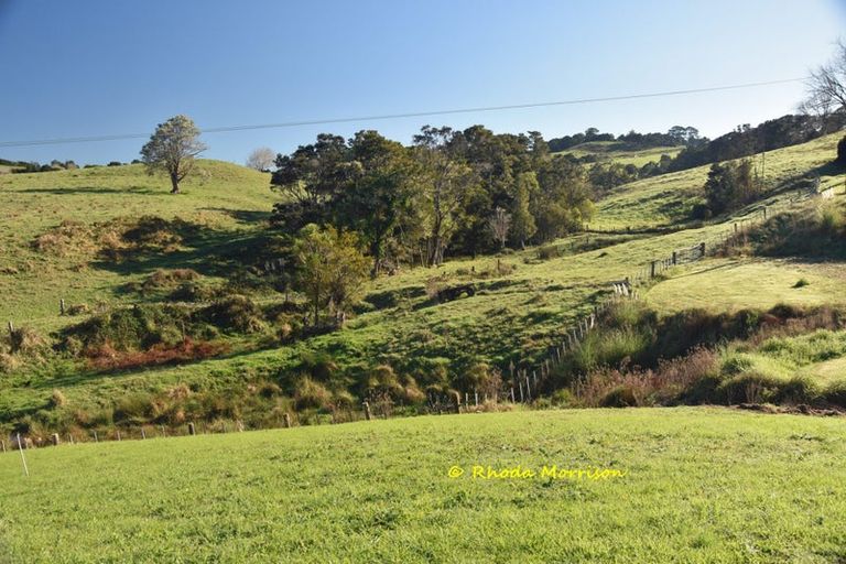 Photo of property in 12 Arahanga Road, Paparoa, 0571